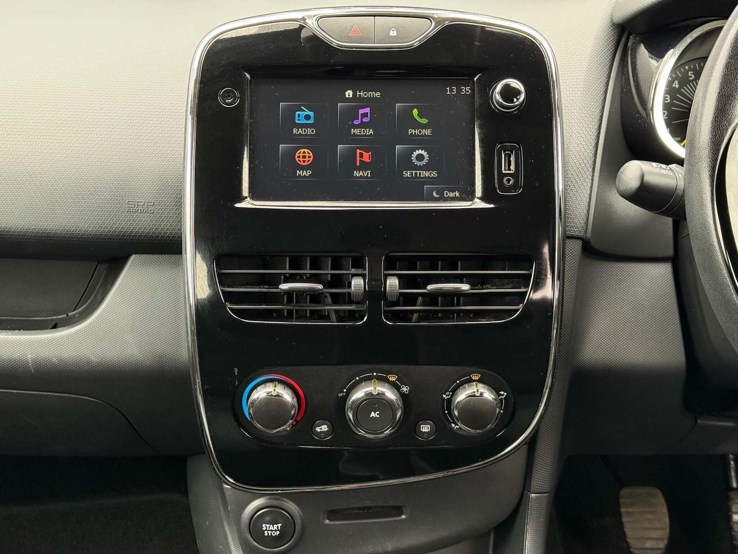 Used Renault Clio for sale - 76681947: Photo 15