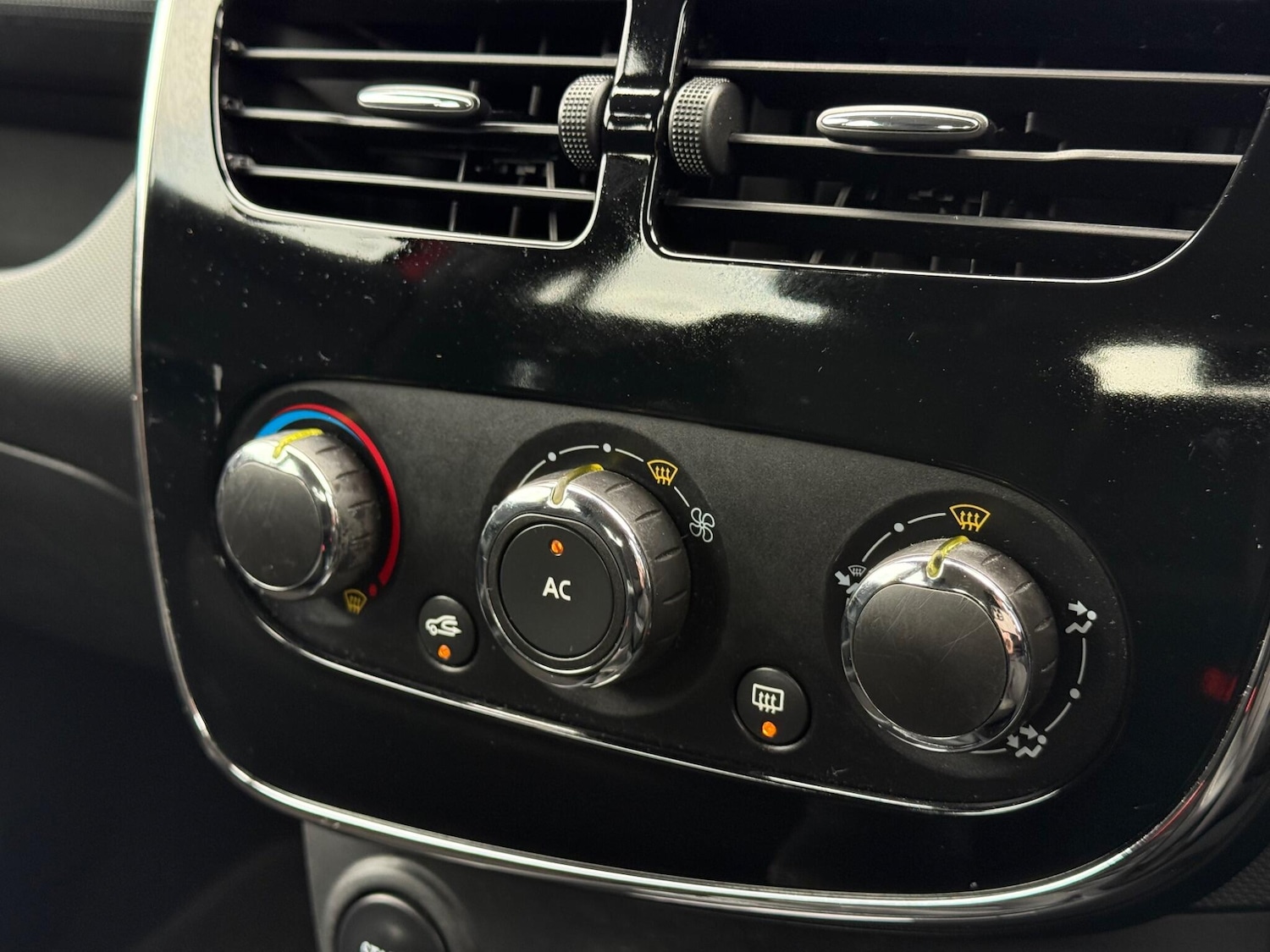 Used Renault Clio for sale - 76681947: Photo 18