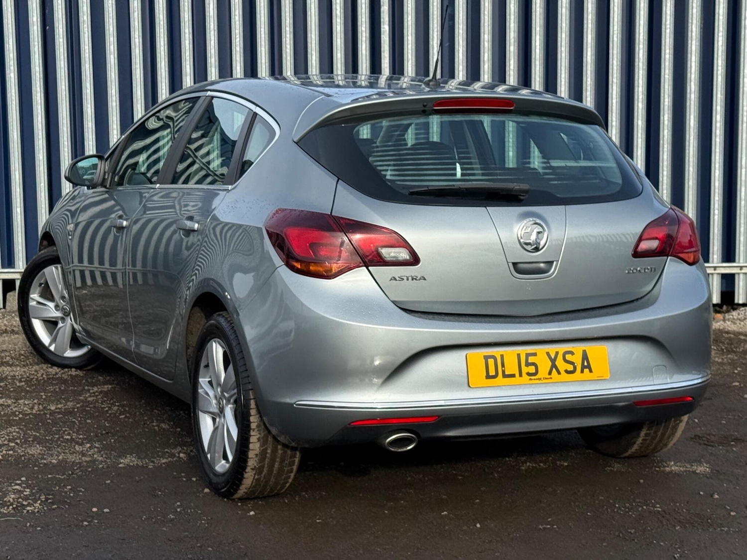 Used Vauxhall Astra 2015 for sale - 76681960: Photo 2