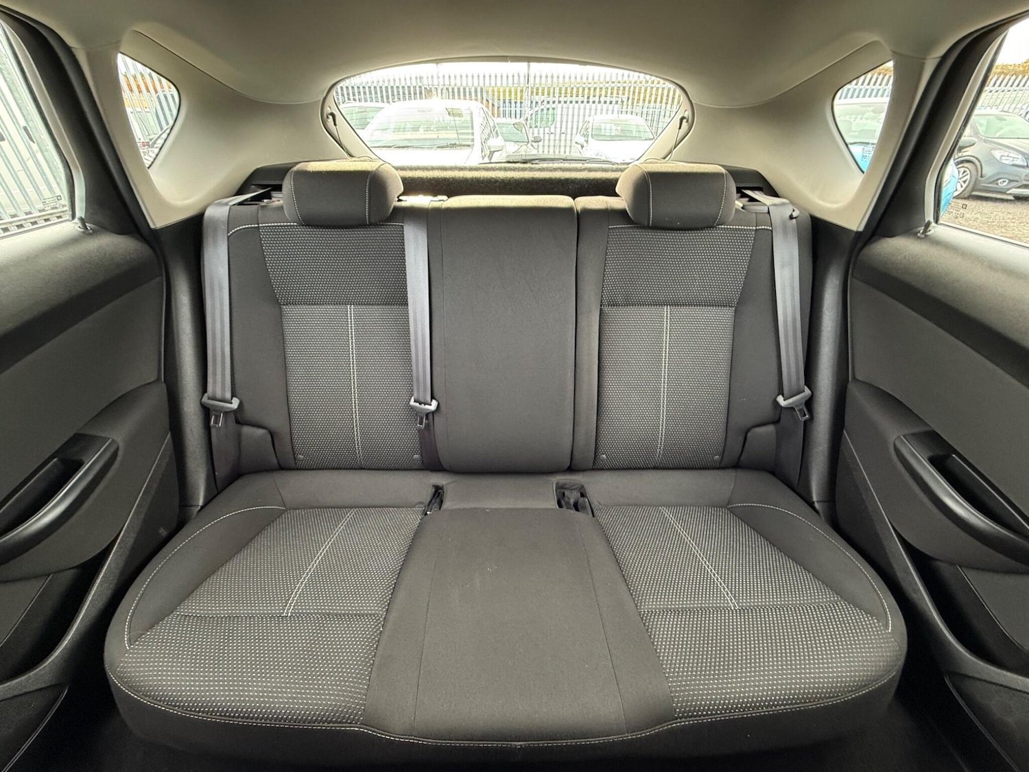 Used Vauxhall Astra 2015 for sale - 76681960: Photo 32