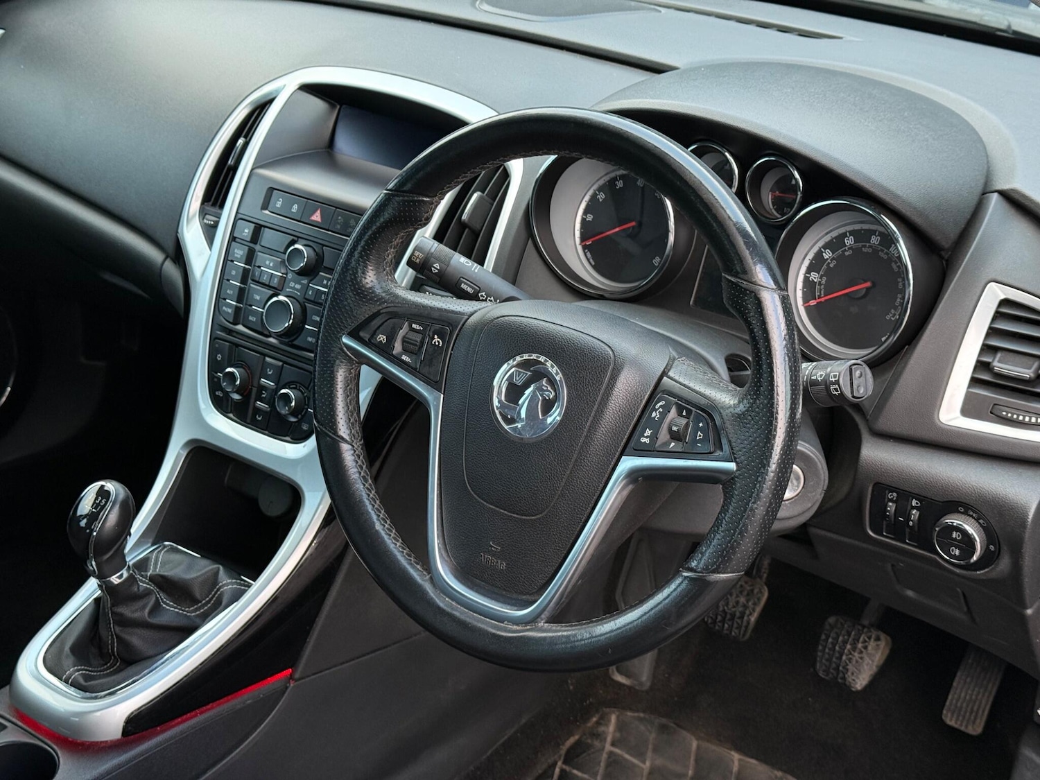 Used Vauxhall Astra 2012 for sale - 76850386: Photo 3