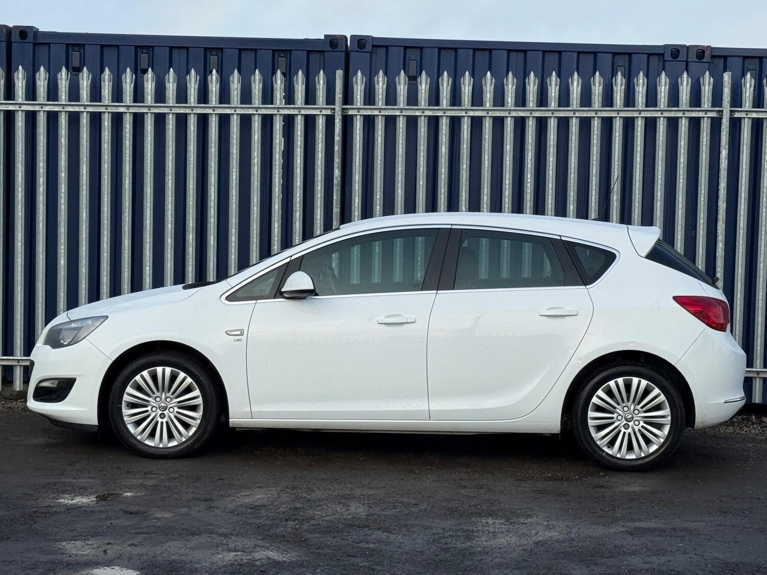 Used Vauxhall Astra for sale - 77683099: Photo 9