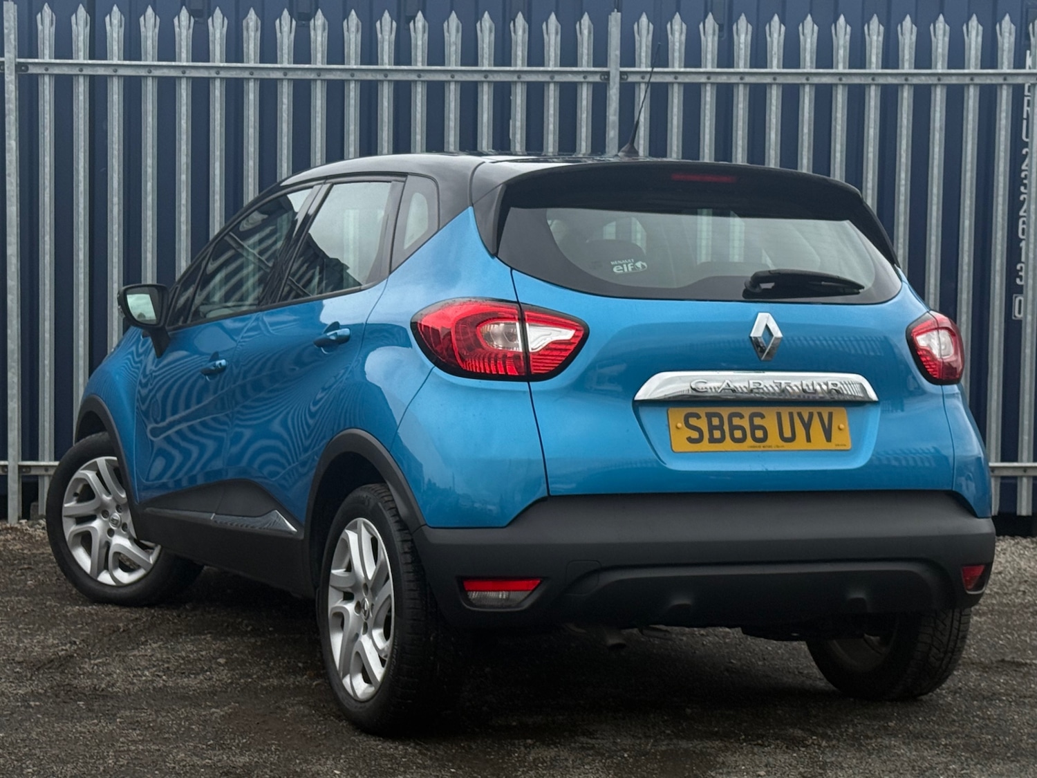 Used Renault Captur 2016 for sale - 75952505: Photo 2