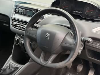 Used Peugeot 208 2014 for sale - 79704682: Photo