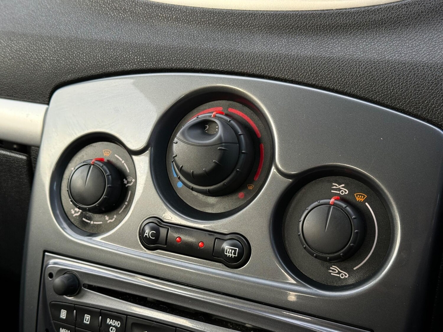 Used Renault Clio for sale - 77586956: Photo 19