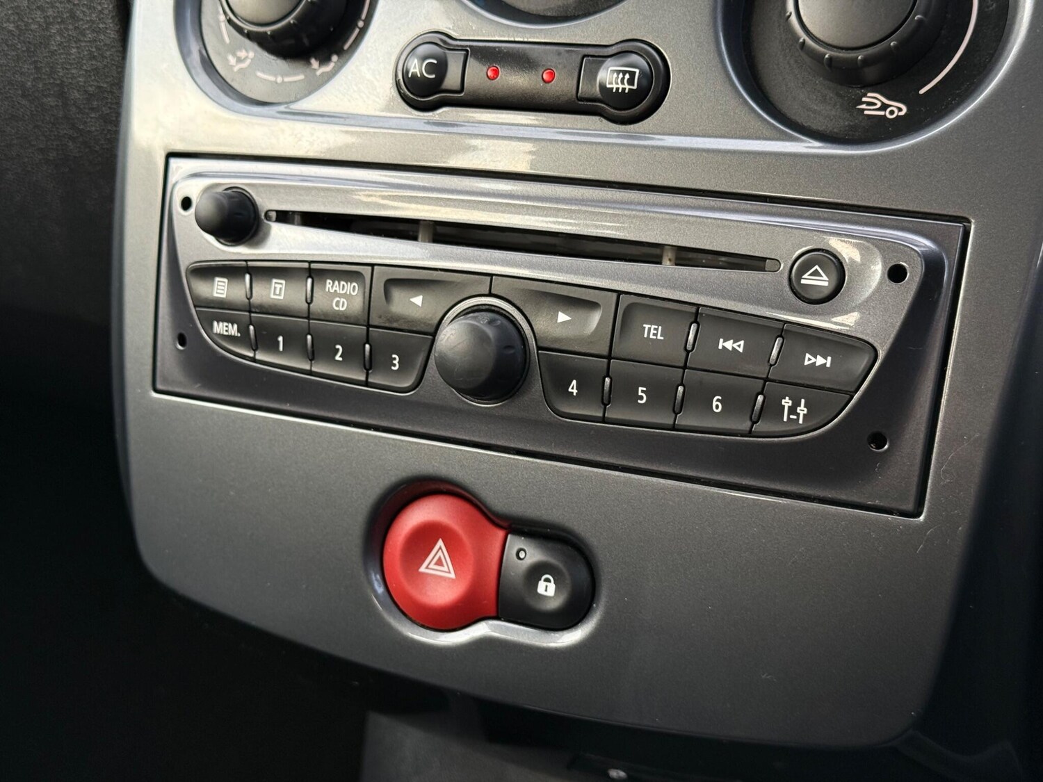 Used Renault Clio for sale - 77586956: Photo 20