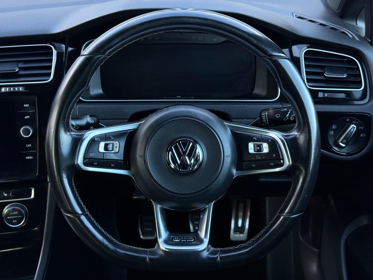 Used Volkswagen Golf 2017 for sale - 77852935: Photo 17