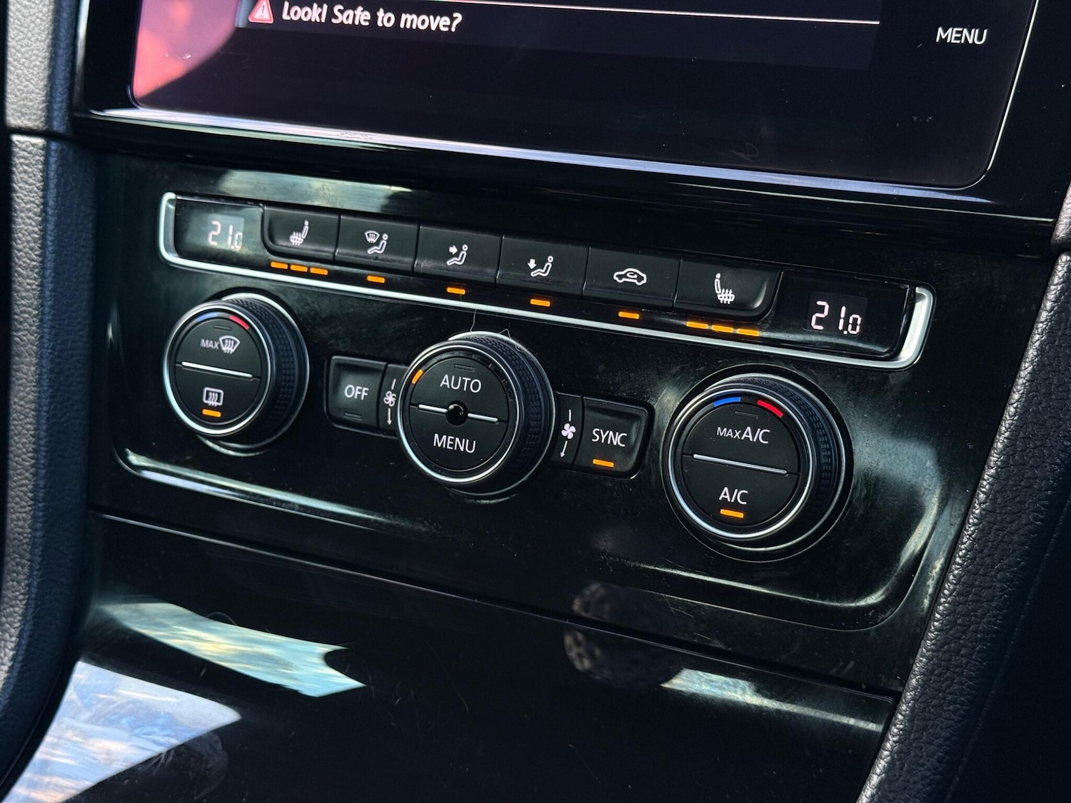 Used Volkswagen Golf 2017 for sale - 77852935: Photo 18