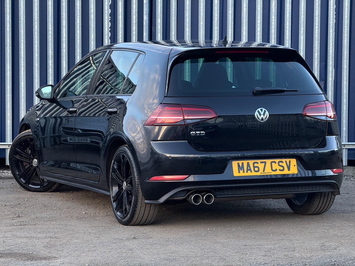 Used Volkswagen Golf 2017 for sale - 77852935: Photo 2