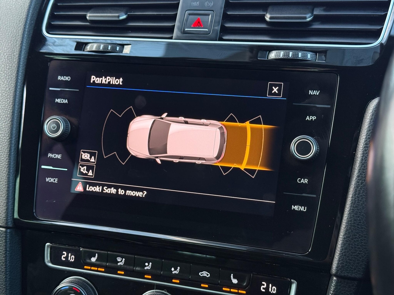 Used Volkswagen Golf 2017 for sale - 77852935: Photo 25