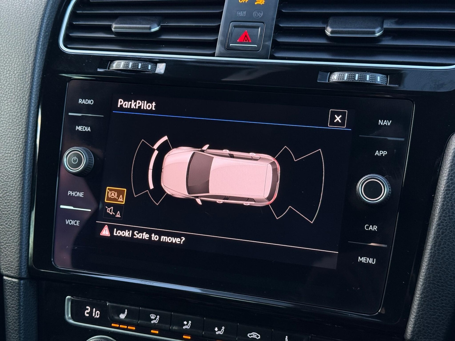 Used Volkswagen Golf 2017 for sale - 77852935: Photo 26