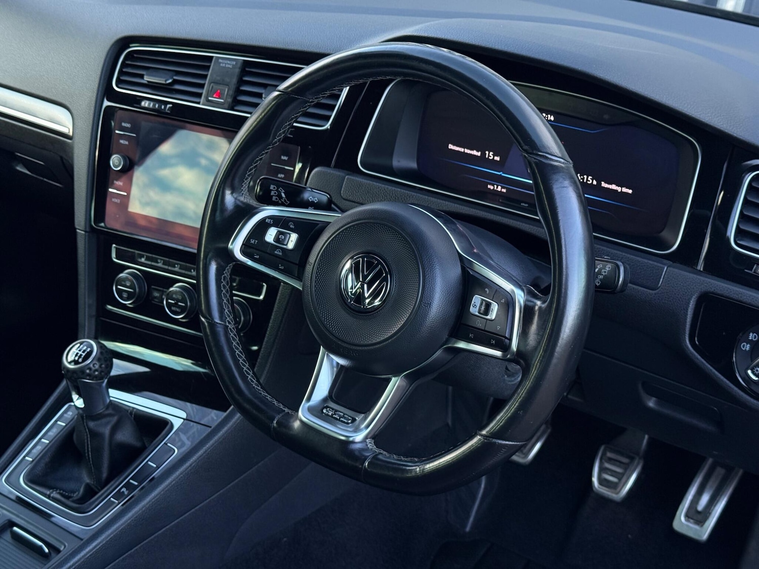 Used Volkswagen Golf 2017 for sale - 77852935: Photo 3