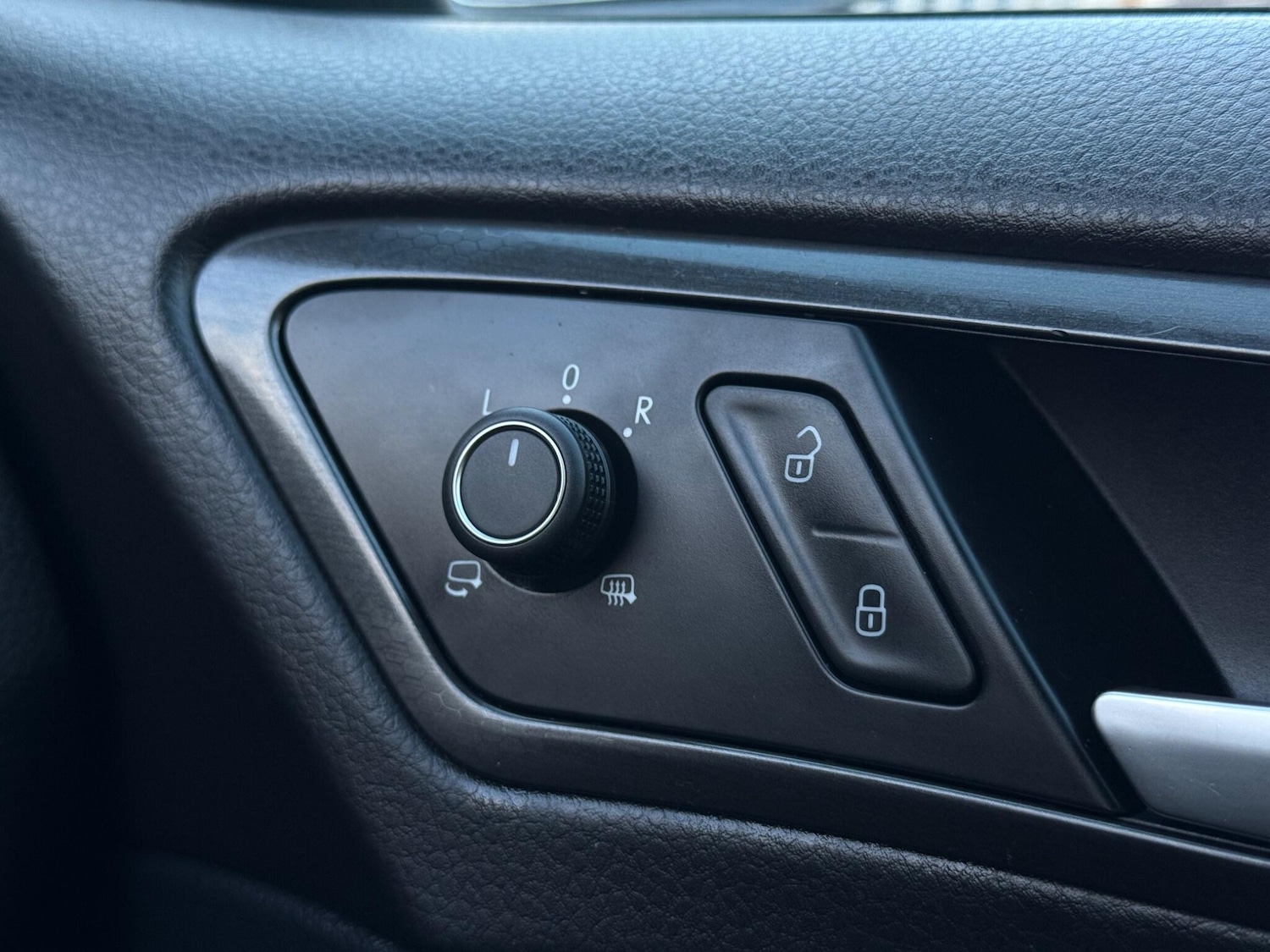 Used Volkswagen Golf 2017 for sale - 77852935: Photo 34