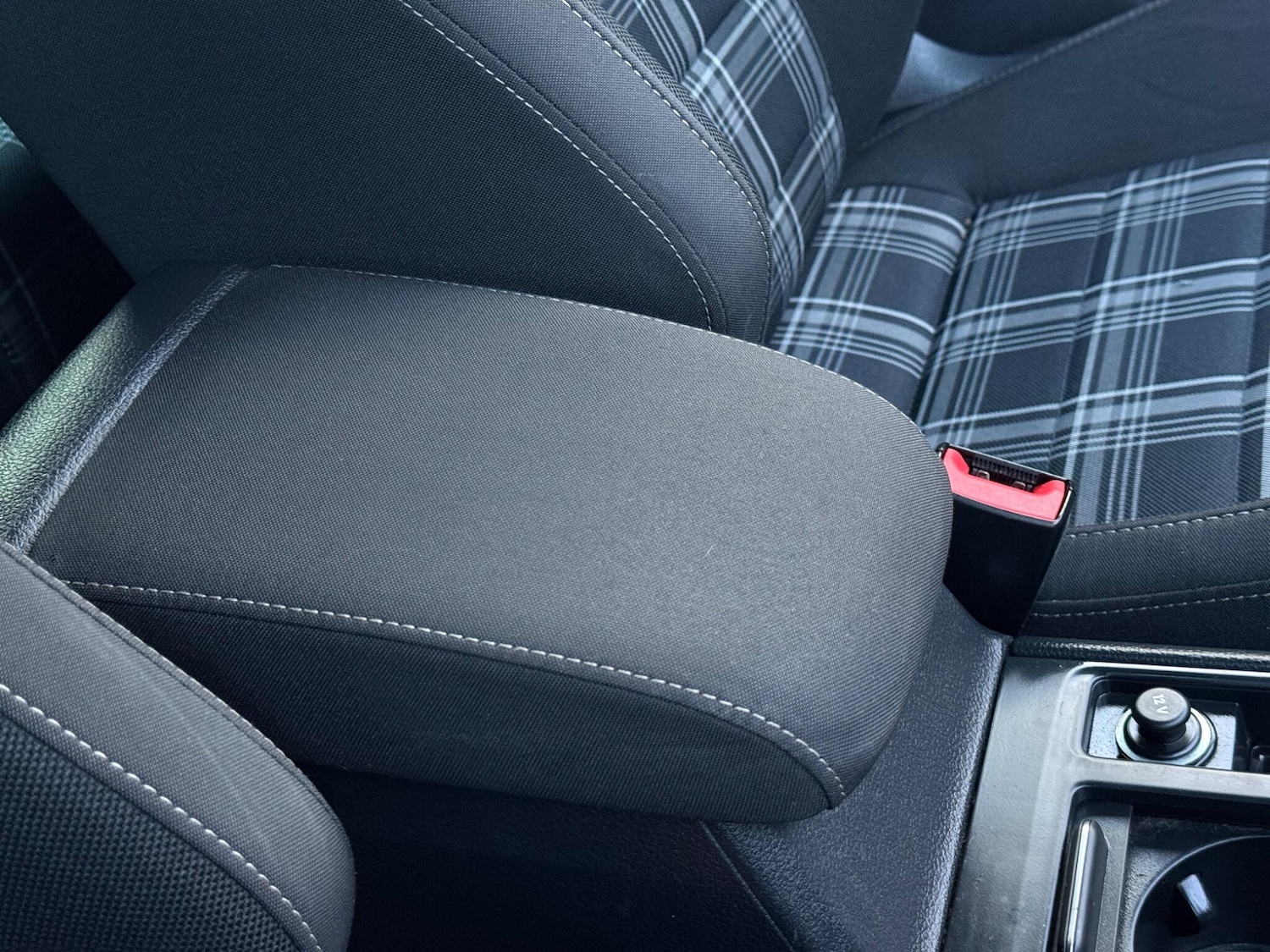 Used Volkswagen Golf 2017 for sale - 77852935: Photo 40