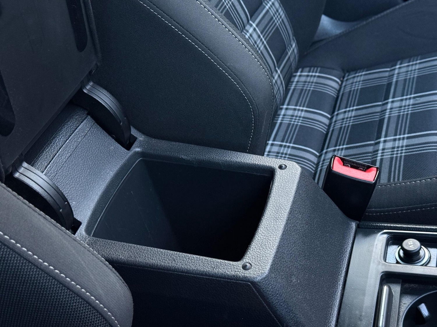 Used Volkswagen Golf 2017 for sale - 77852935: Photo 41