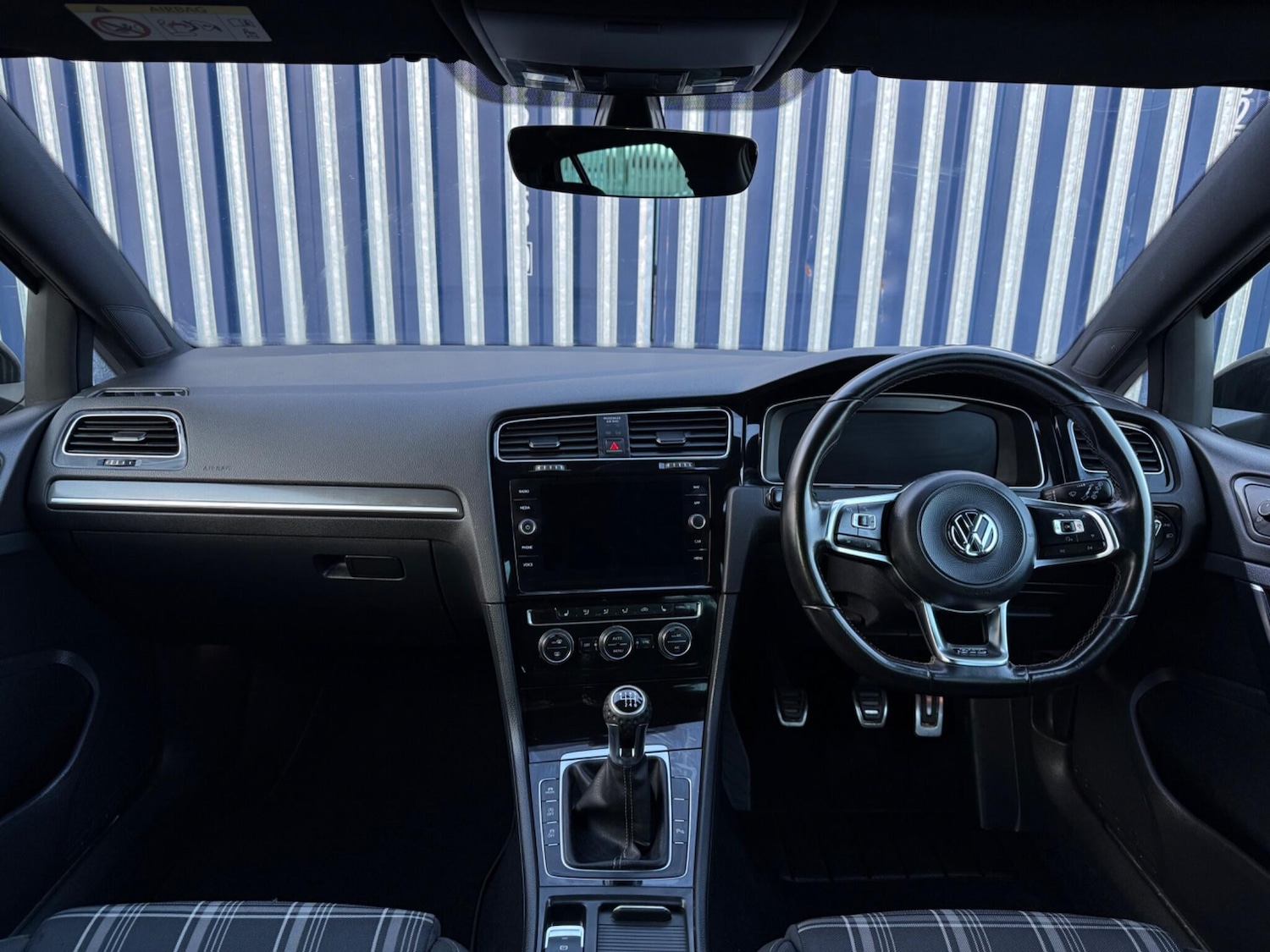 Used Volkswagen Golf 2017 for sale - 77852935: Photo 44