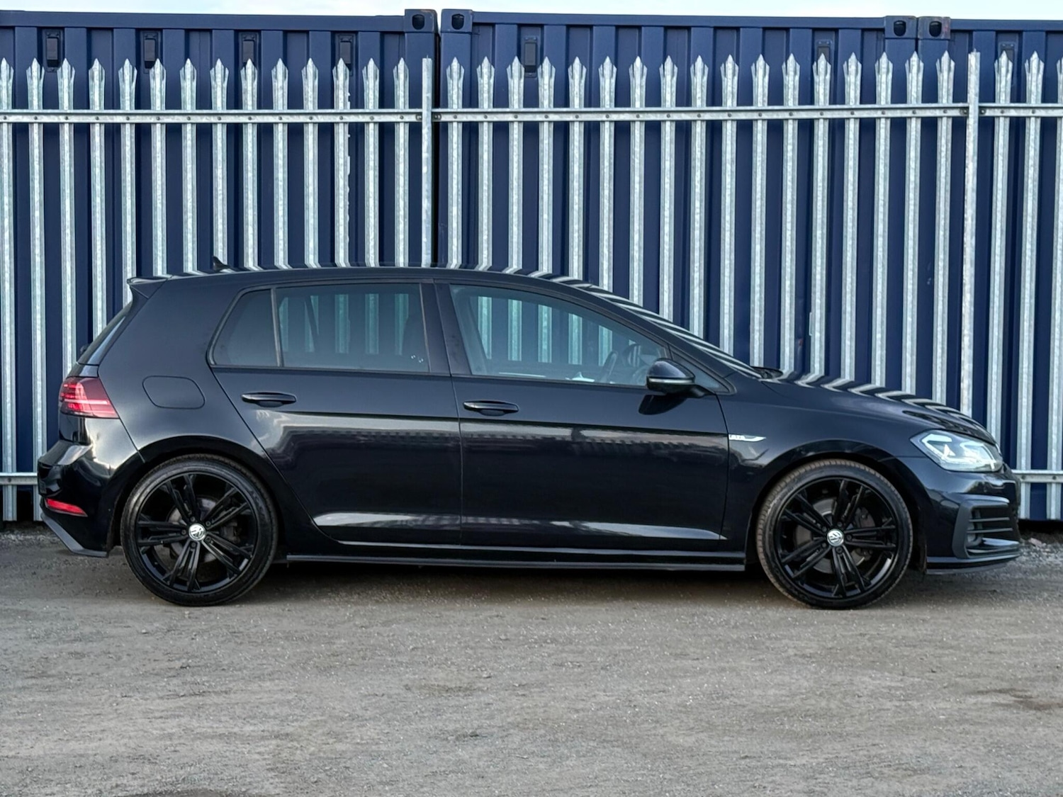 Used Volkswagen Golf 2017 for sale - 77852935: Photo 6