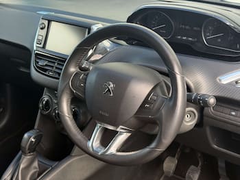 Used Peugeot 208 2015 for sale - 79764782: Photo