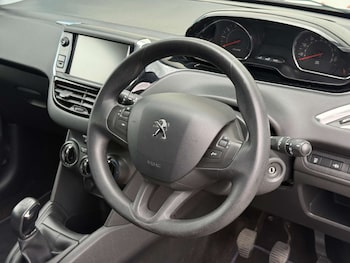 Used Peugeot 208 2015 for sale - 79546564: Photo