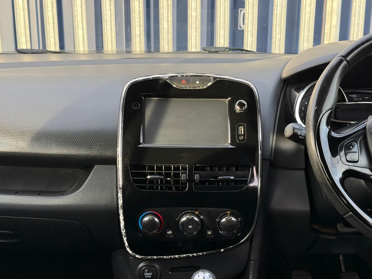 Used Renault Clio for sale - 77585662: Photo 17