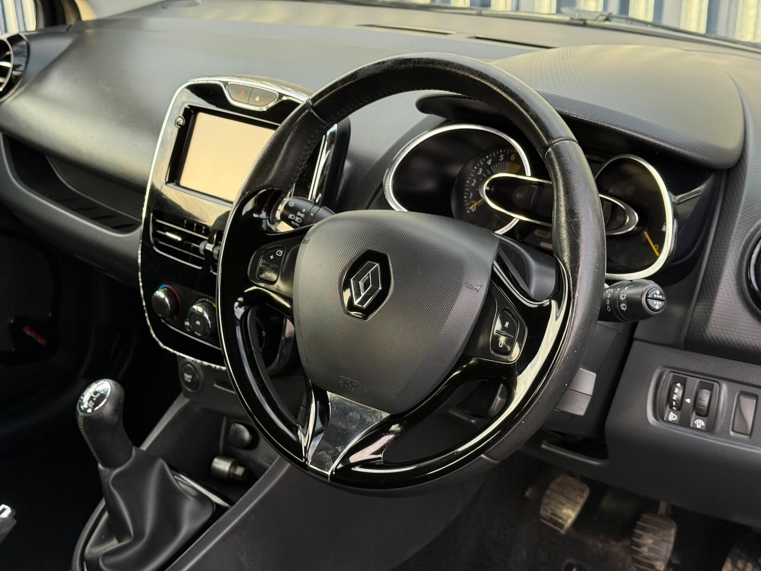 Used Renault Clio for sale - 77585662: Photo 3