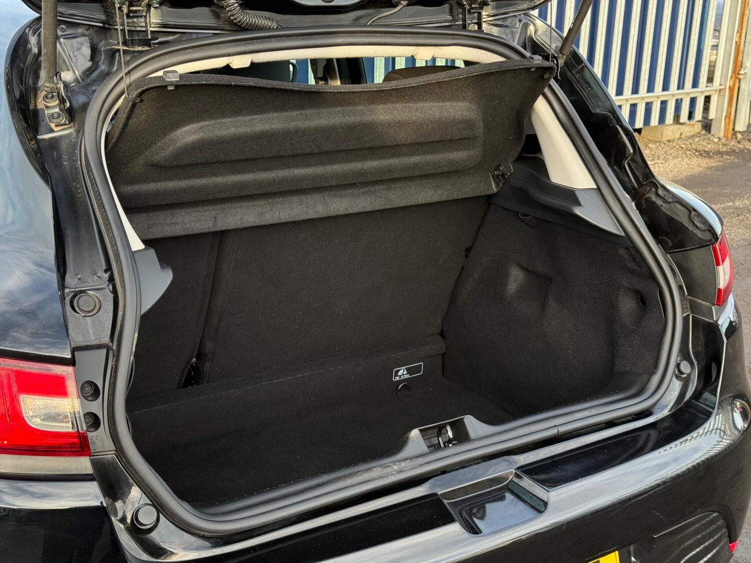 Used Renault Clio for sale - 77585662: Photo 37