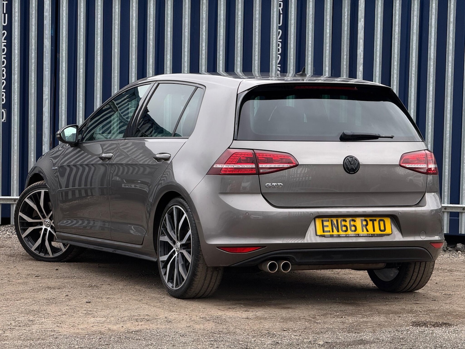 Used Volkswagen Golf 2016 for sale - 77784537: Photo 2