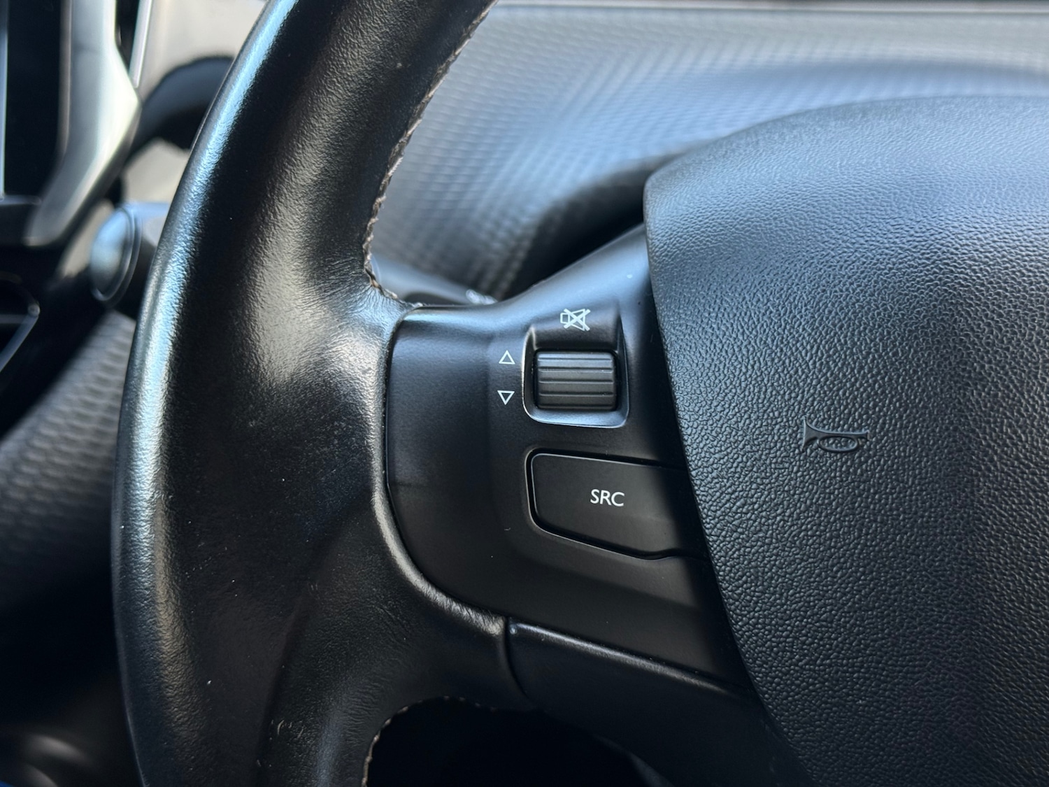 Used Peugeot 208 2016 for sale - 76591632: Photo 26