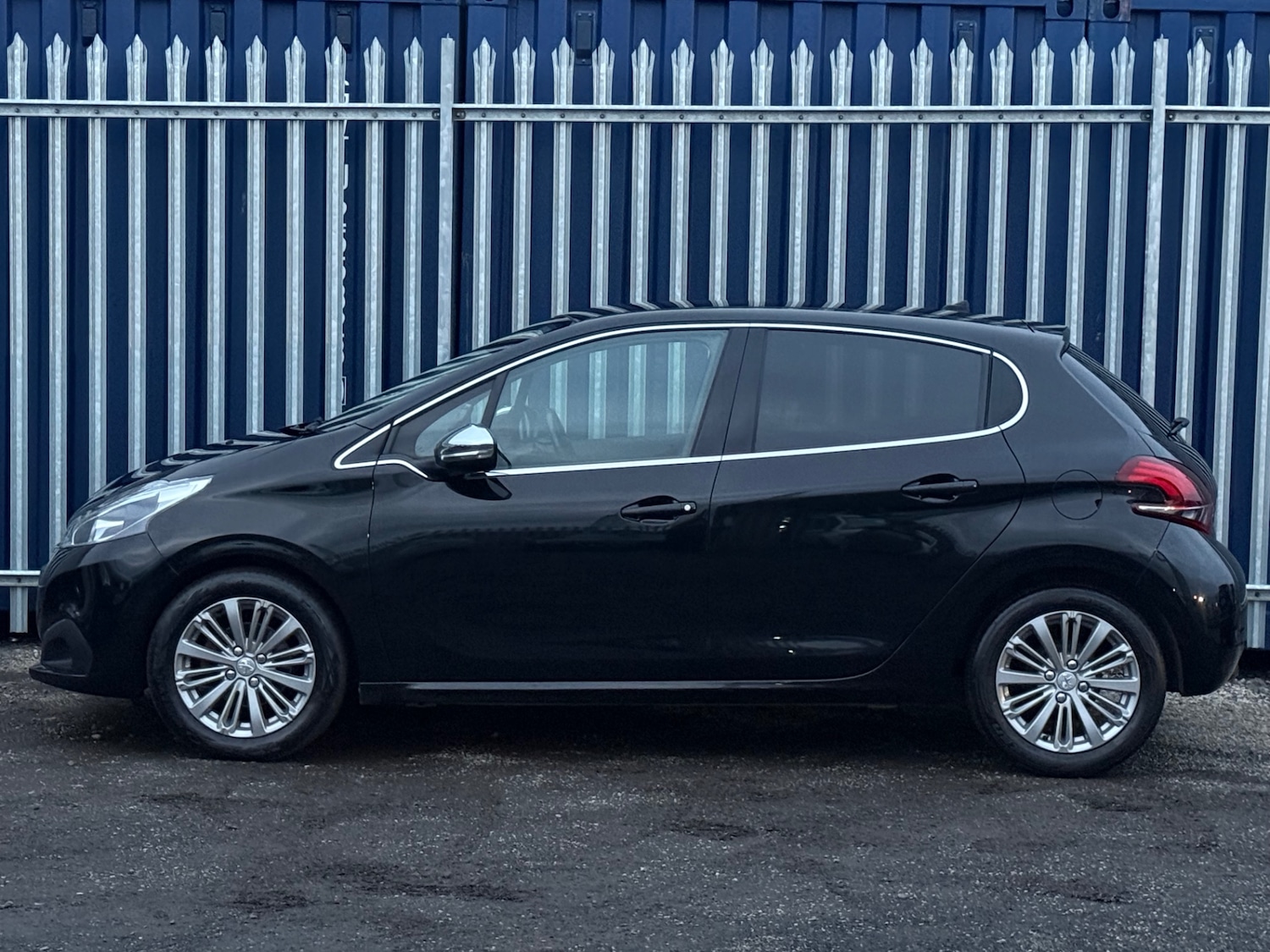 Used Peugeot 208 2016 for sale - 76591632: Photo 9