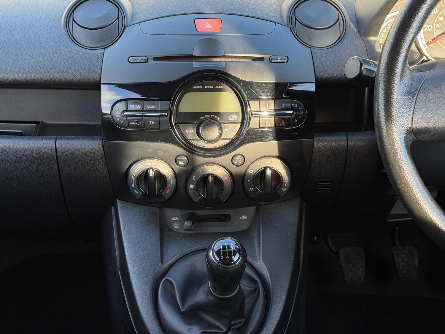 Used Mazda Mazda2 2012 for sale - 77237813: Photo 17