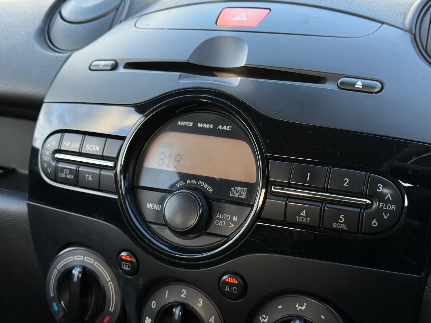 Used Mazda Mazda2 2012 for sale - 77237813: Photo 21