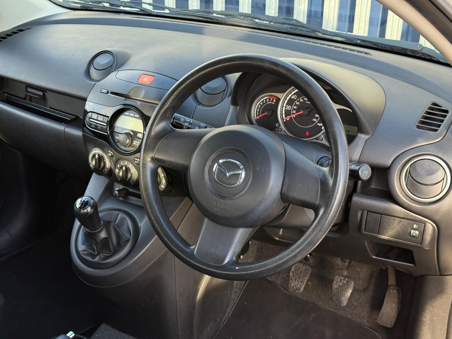 Used Mazda Mazda2 2012 for sale - 77237813: Photo 3