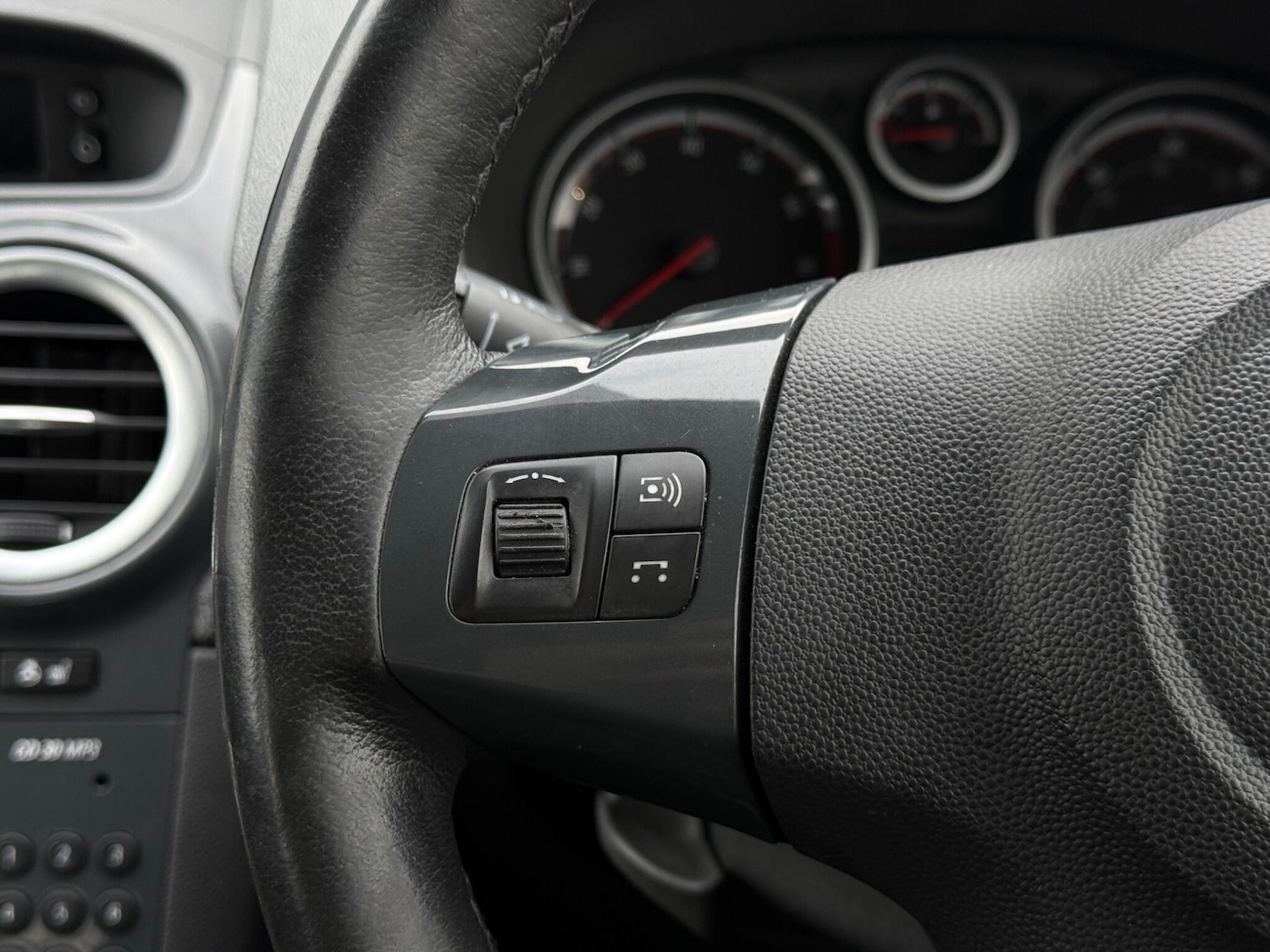 Used Vauxhall Corsa 2011 for sale - 77174611: Photo 24