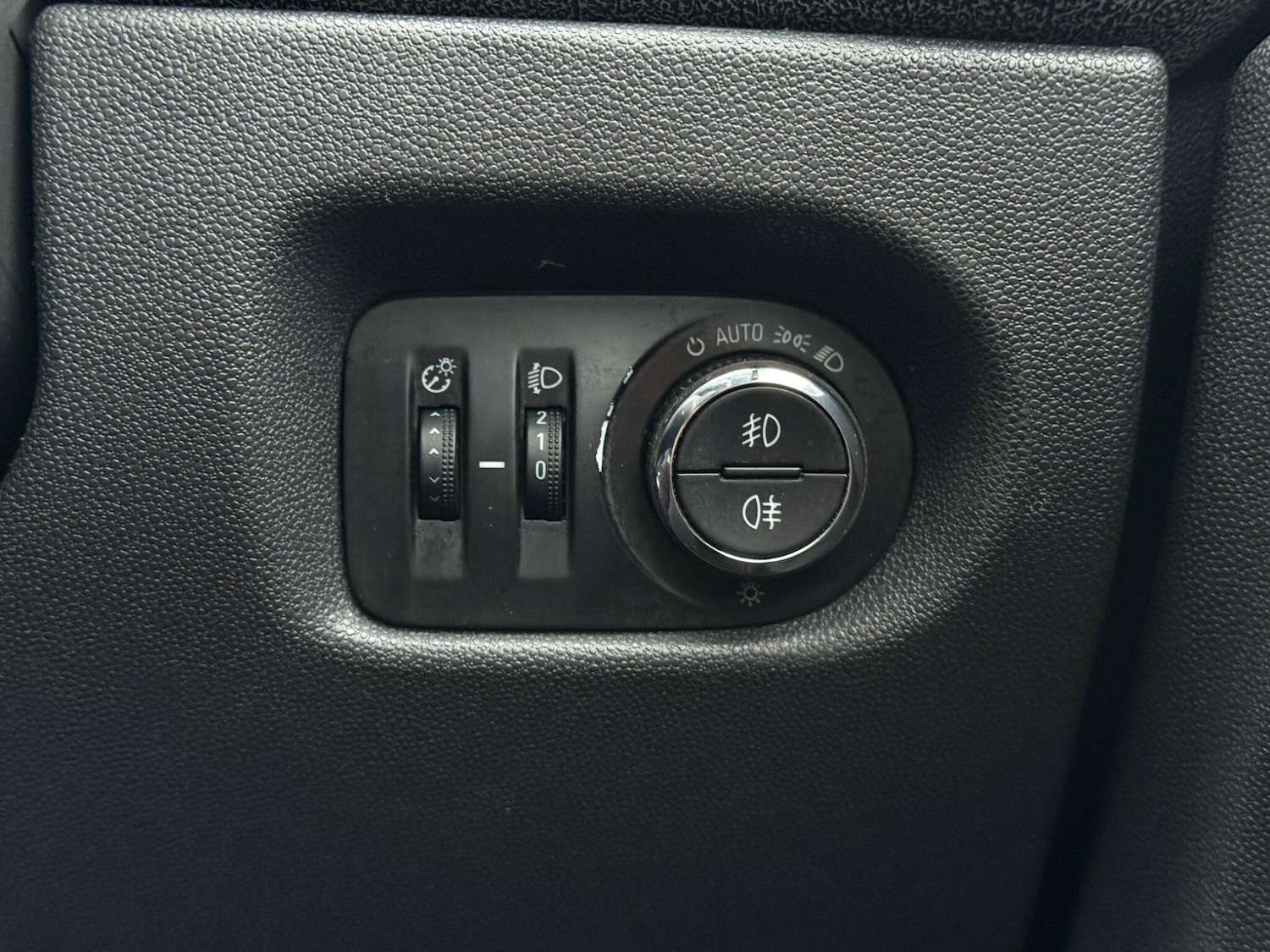 Used Vauxhall Corsa 2011 for sale - 77174611: Photo 26