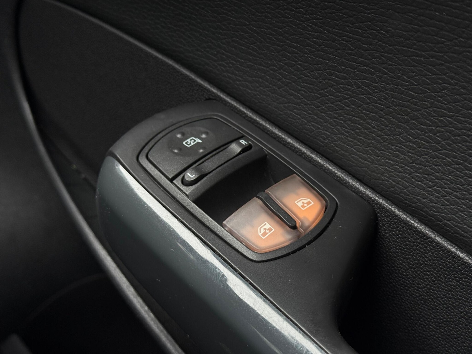 Used Vauxhall Corsa 2011 for sale - 77174611: Photo 29