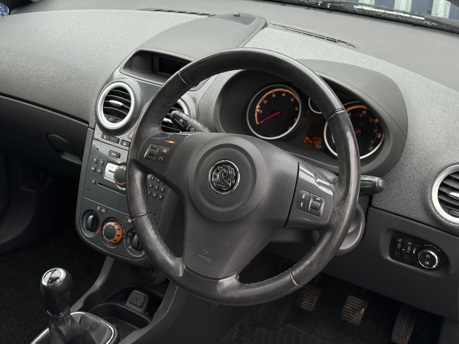 Used Vauxhall Corsa 2011 for sale - 77174611: Photo 3