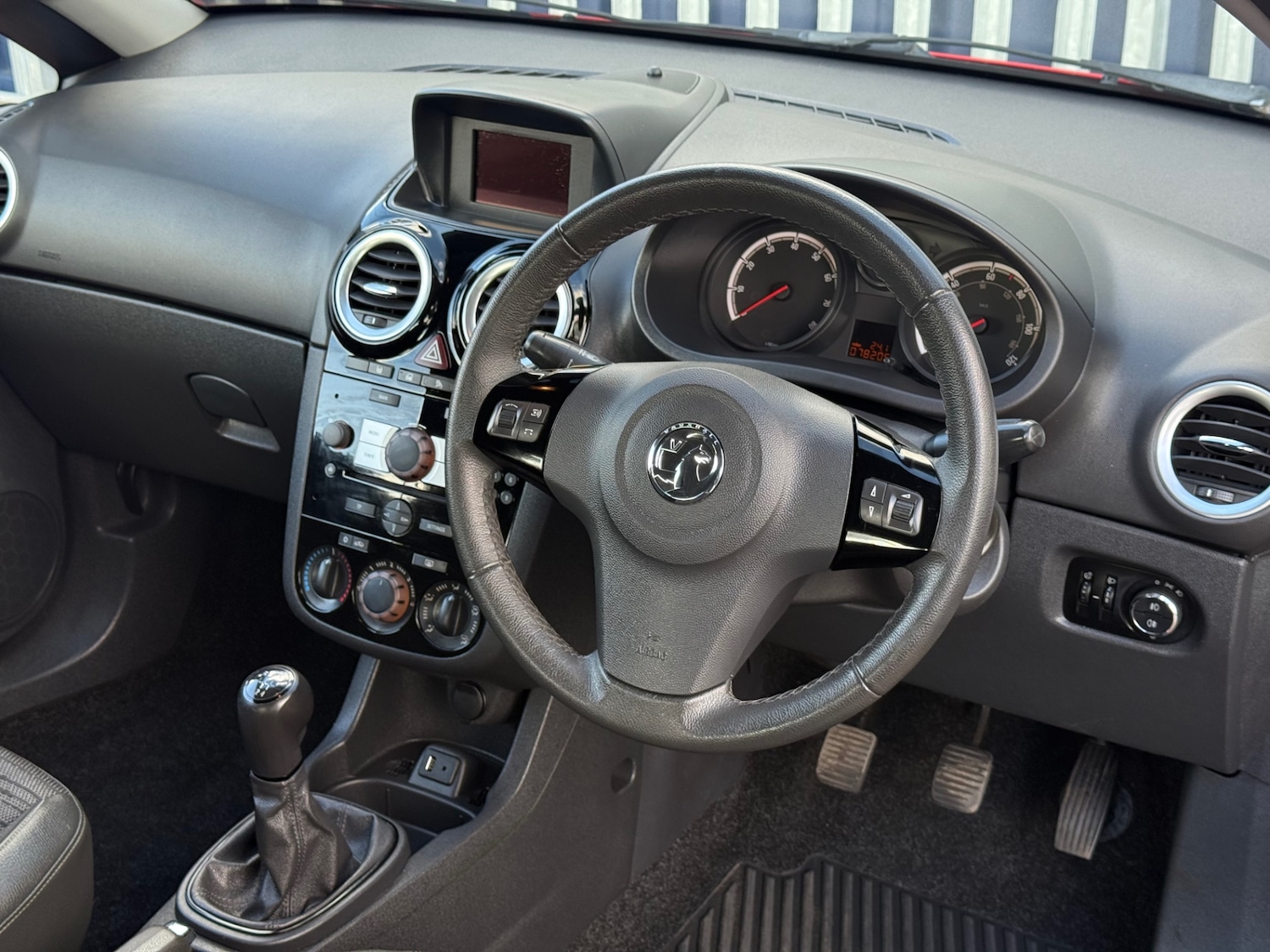Used Vauxhall Corsa 2014 for sale - 76177681: Photo 3