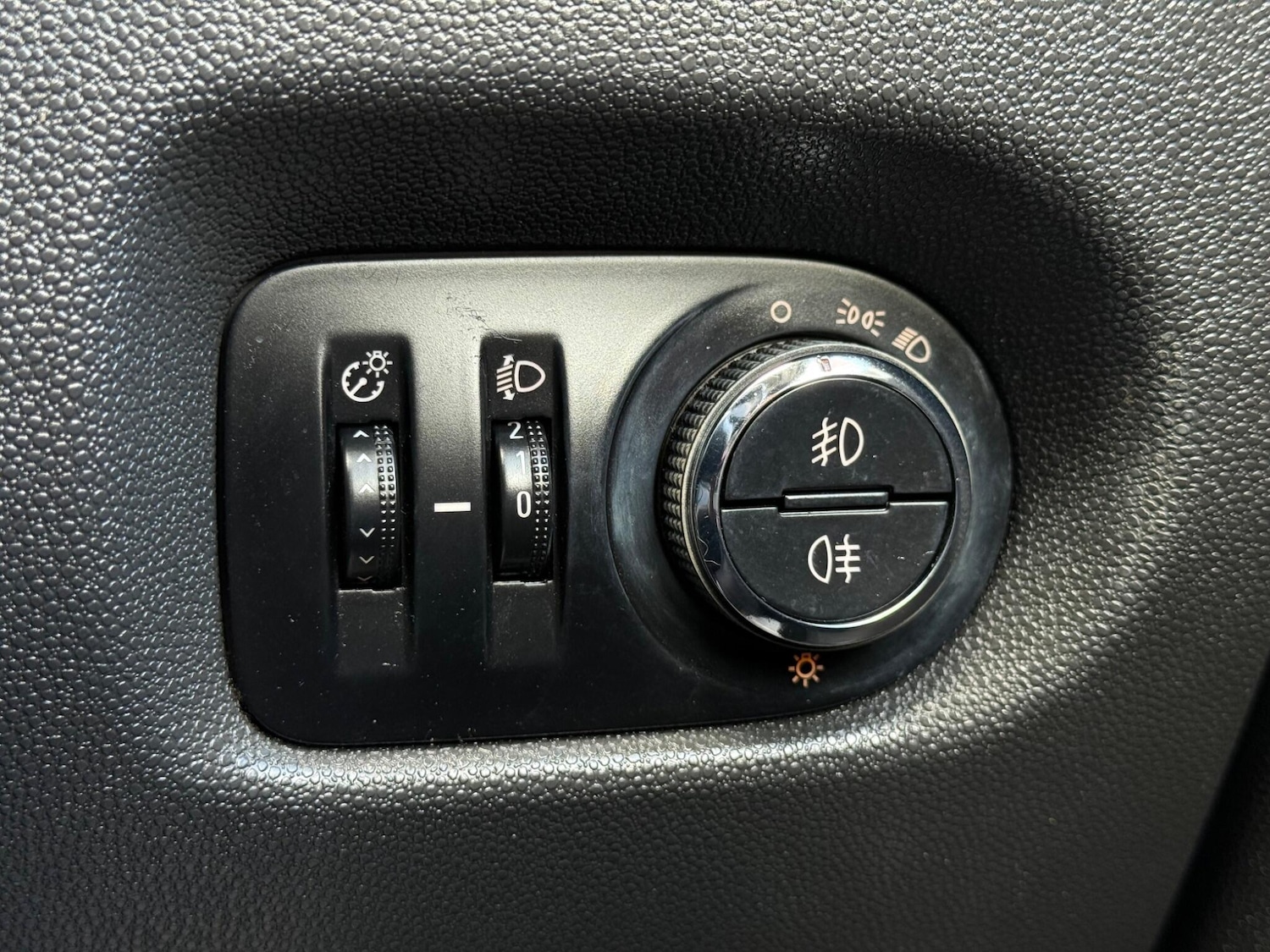 Used Vauxhall Corsa 2013 for sale - 77898578: Photo 24