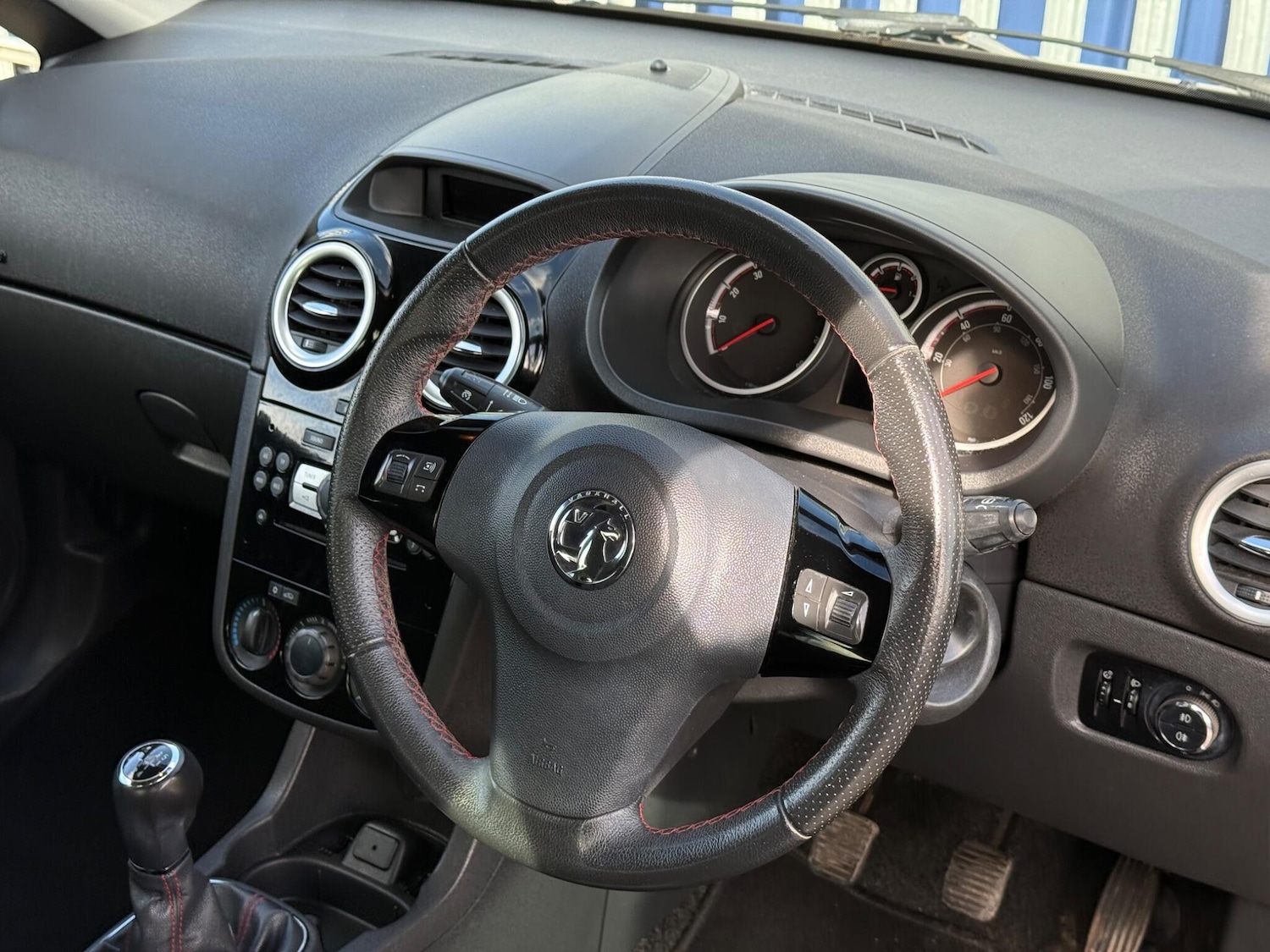 Used Vauxhall Corsa 2013 for sale - 77898578: Photo 3