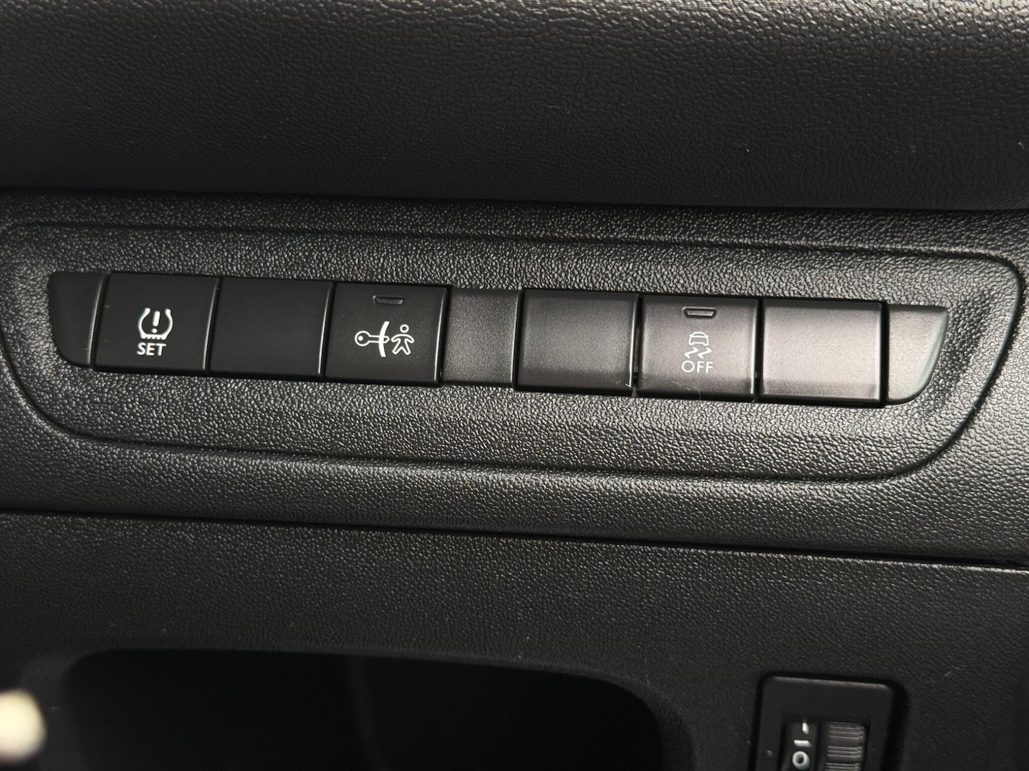 Used Peugeot 208 for sale - 77598404: Photo 25