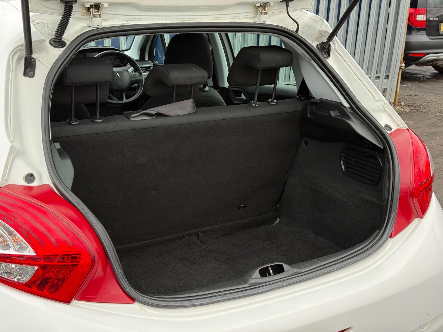 Used Peugeot 208 for sale - 77598404: Photo 29