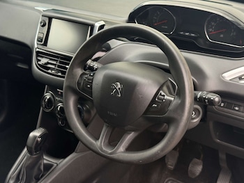 Used Peugeot 208 2015 for sale - 79187251: Photo
