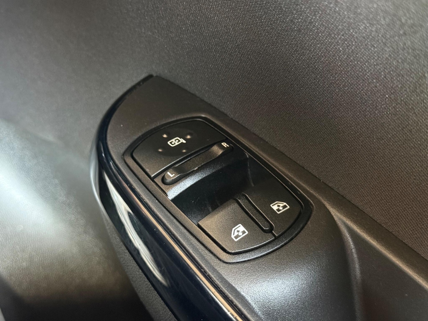 Used Vauxhall Corsa for sale - 77982395: Photo 26