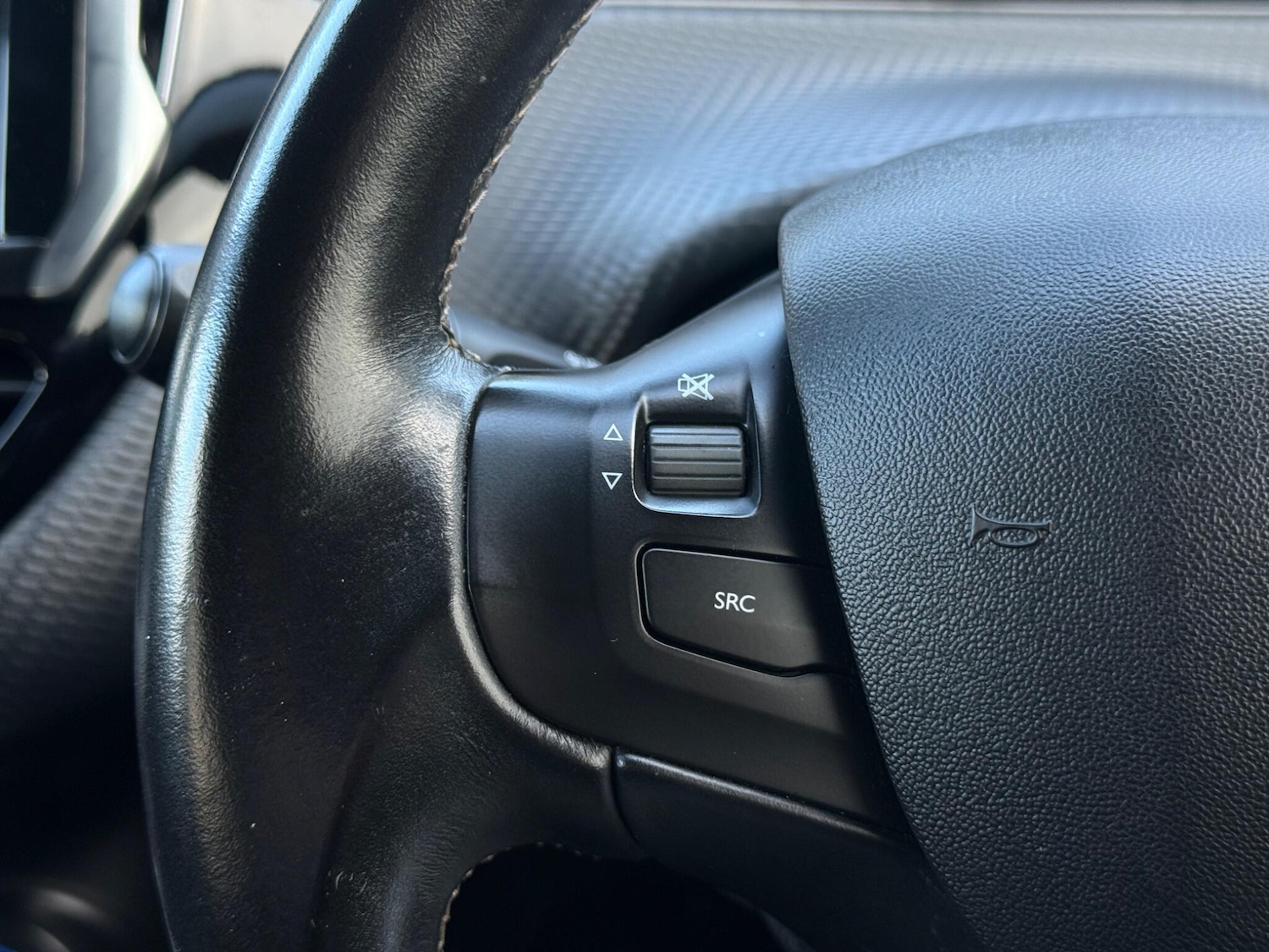 Used Peugeot 208 2016 for sale - 76681948: Photo 24