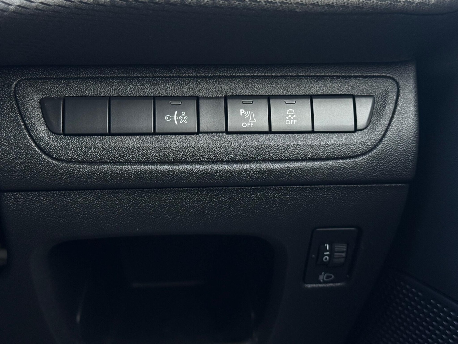 Used Peugeot 208 2016 for sale - 76681948: Photo 28