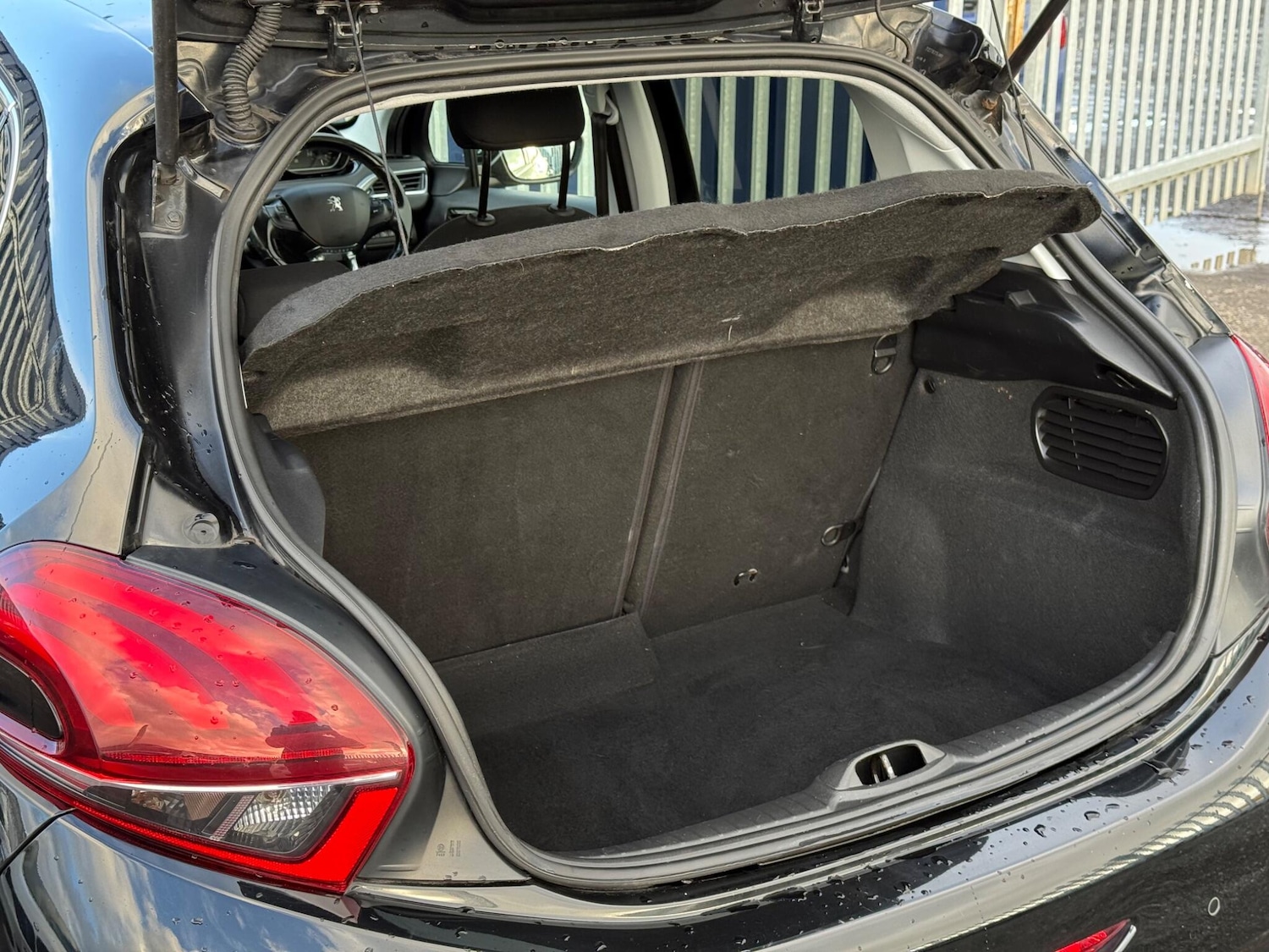 Used Peugeot 208 2016 for sale - 76681948: Photo 33