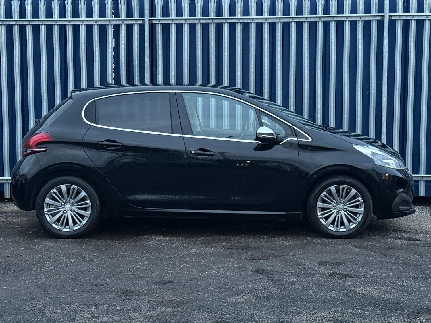 Used Peugeot 208 2016 for sale - 76681948: Photo 6