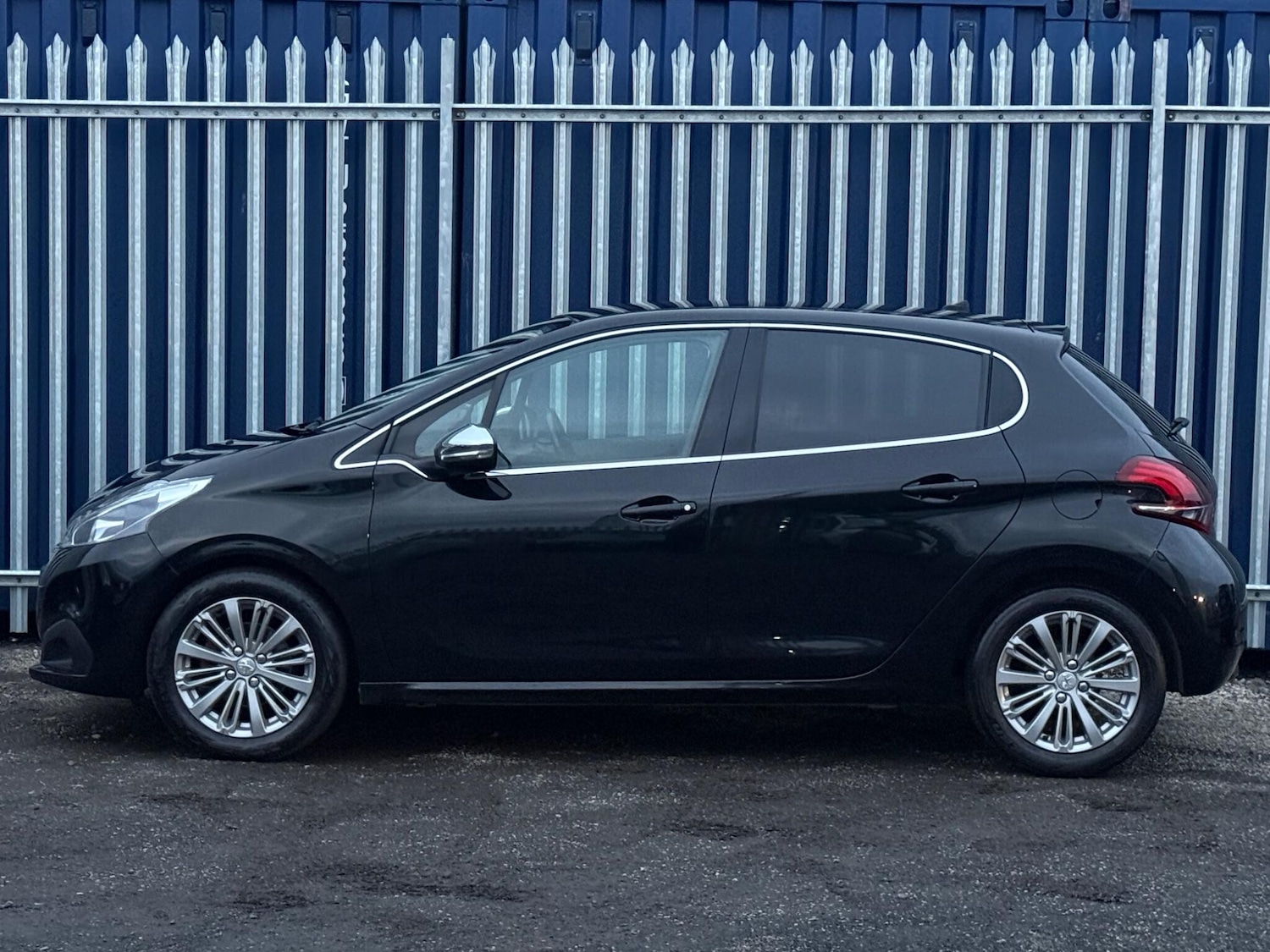 Used Peugeot 208 2016 for sale - 76681948: Photo 9