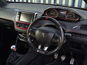 Used Peugeot 208 2013 for sale - 77020975: Photo