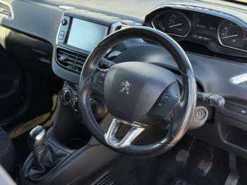 Used Peugeot 208 2015 for sale - 74307280: Photo